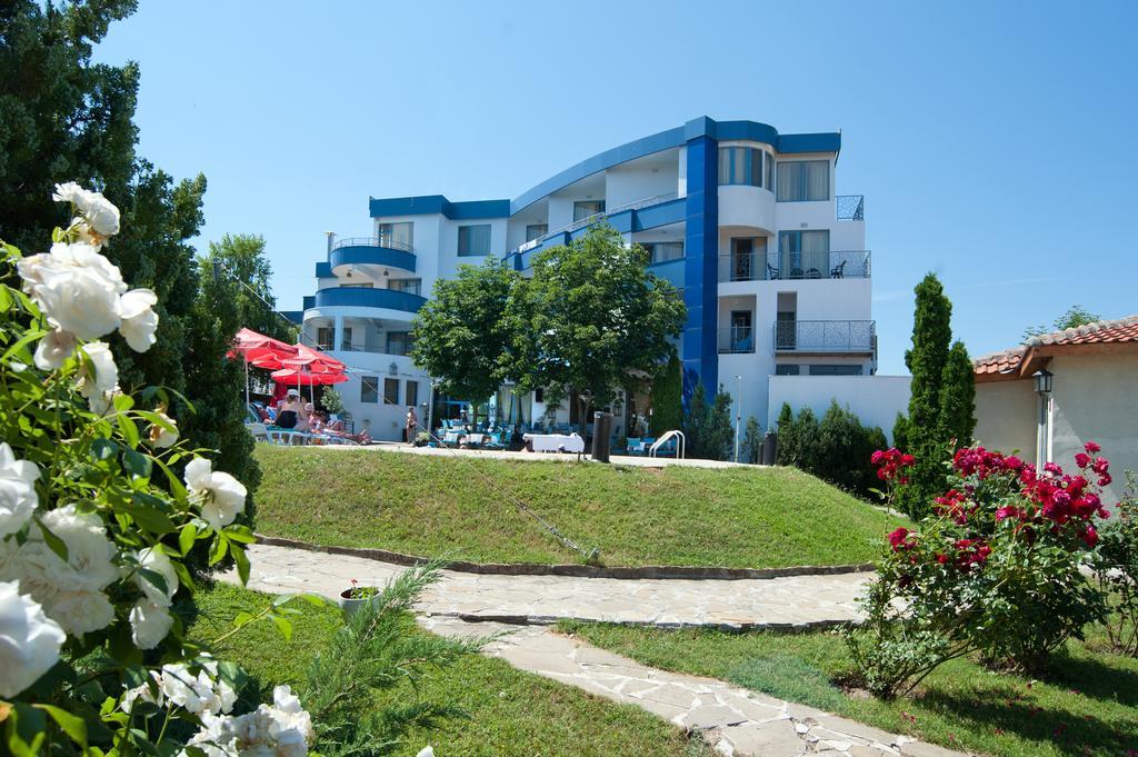 Merlin Club Hotel Lozenets Room photo